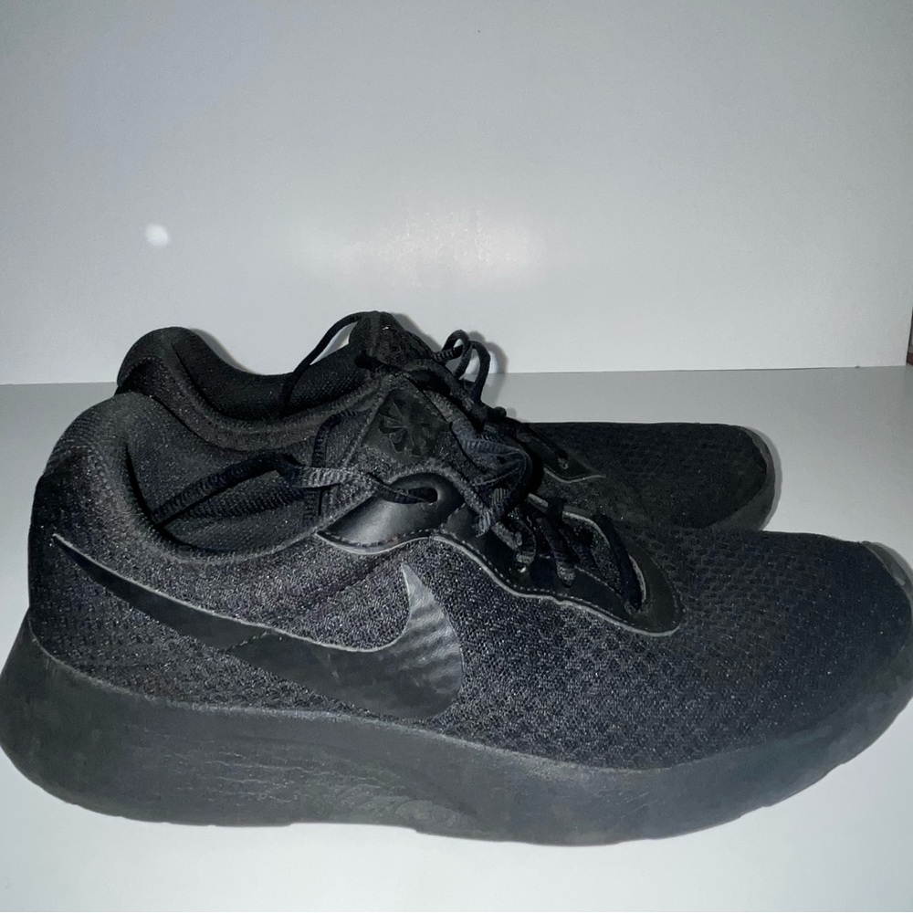 Women’s Nike Tanjun Move To Zero Sneaker